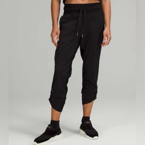 Lululemon Dance Studio Mid-Rise Crop 25" Black Size 4